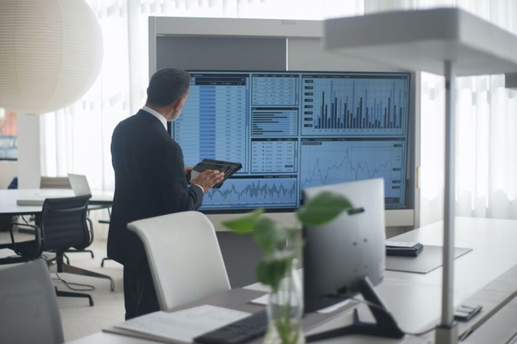 Navigating the Challenges of Business: The Crucial Role of an Expert Business Consultant