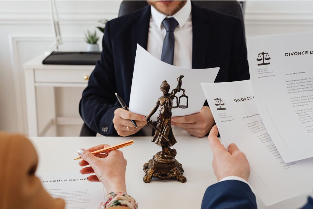 How to Choose the Right Divorce Attorney for Your Situation